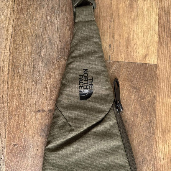 The North Face Electra Sling S Bag Military Green Hiking Fishing - Picture 8 of 9